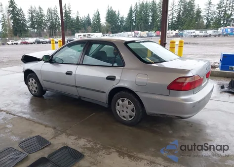 2000 Honda Accord 2.3 Dx z USA, uszkodzony, nr VIN 1HGCF8543YA096042